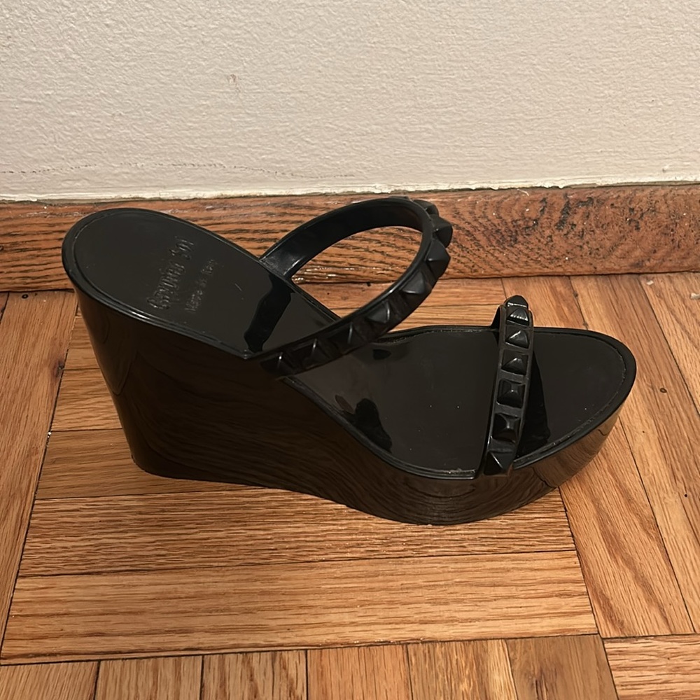 Black chunky platform sandal. Stud detail on foot straps. Perfect for the summer